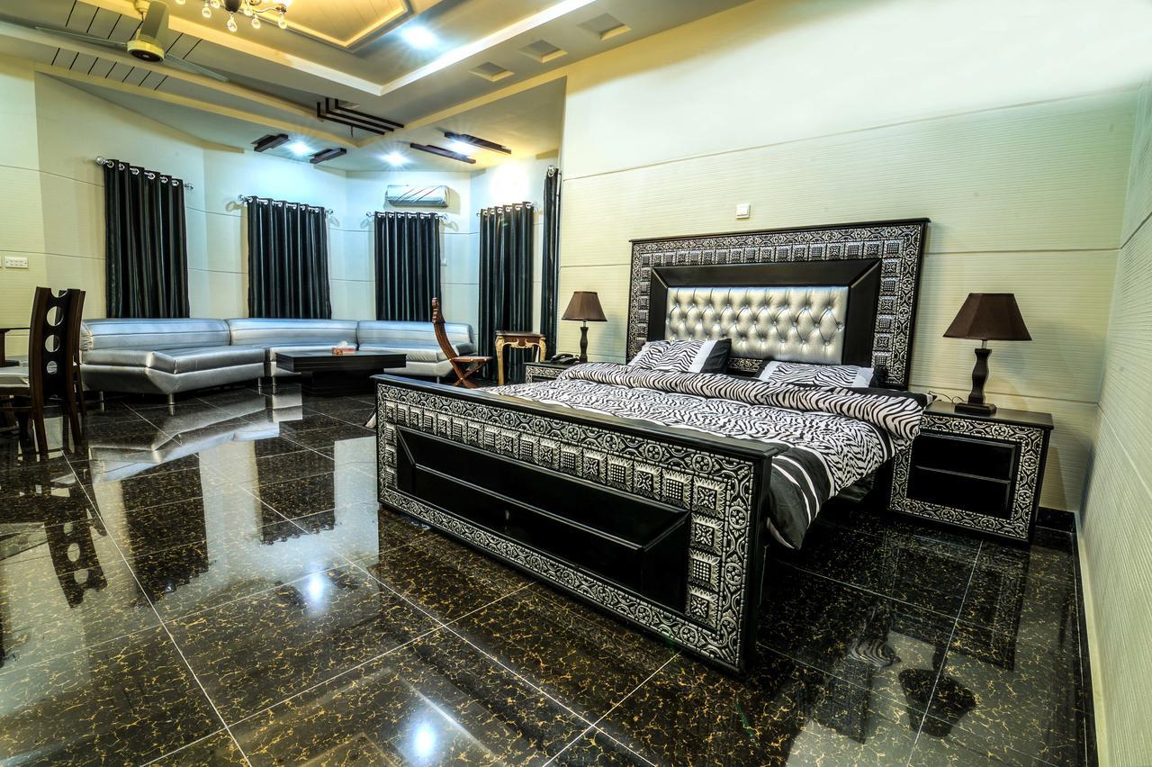 Midway Hotel & Restaurant Sadiqabad Dış mekan fotoğraf