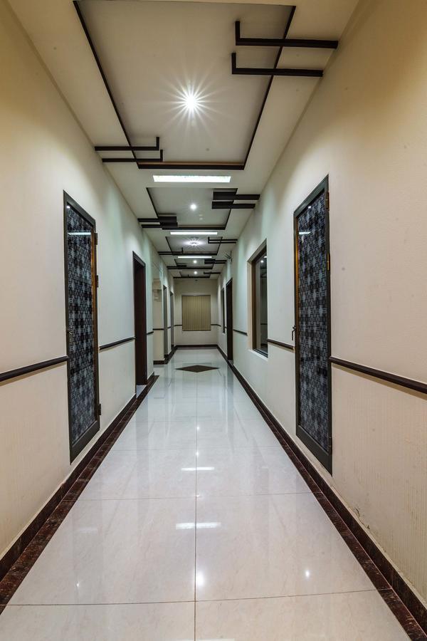 Midway Hotel & Restaurant Sadiqabad Dış mekan fotoğraf