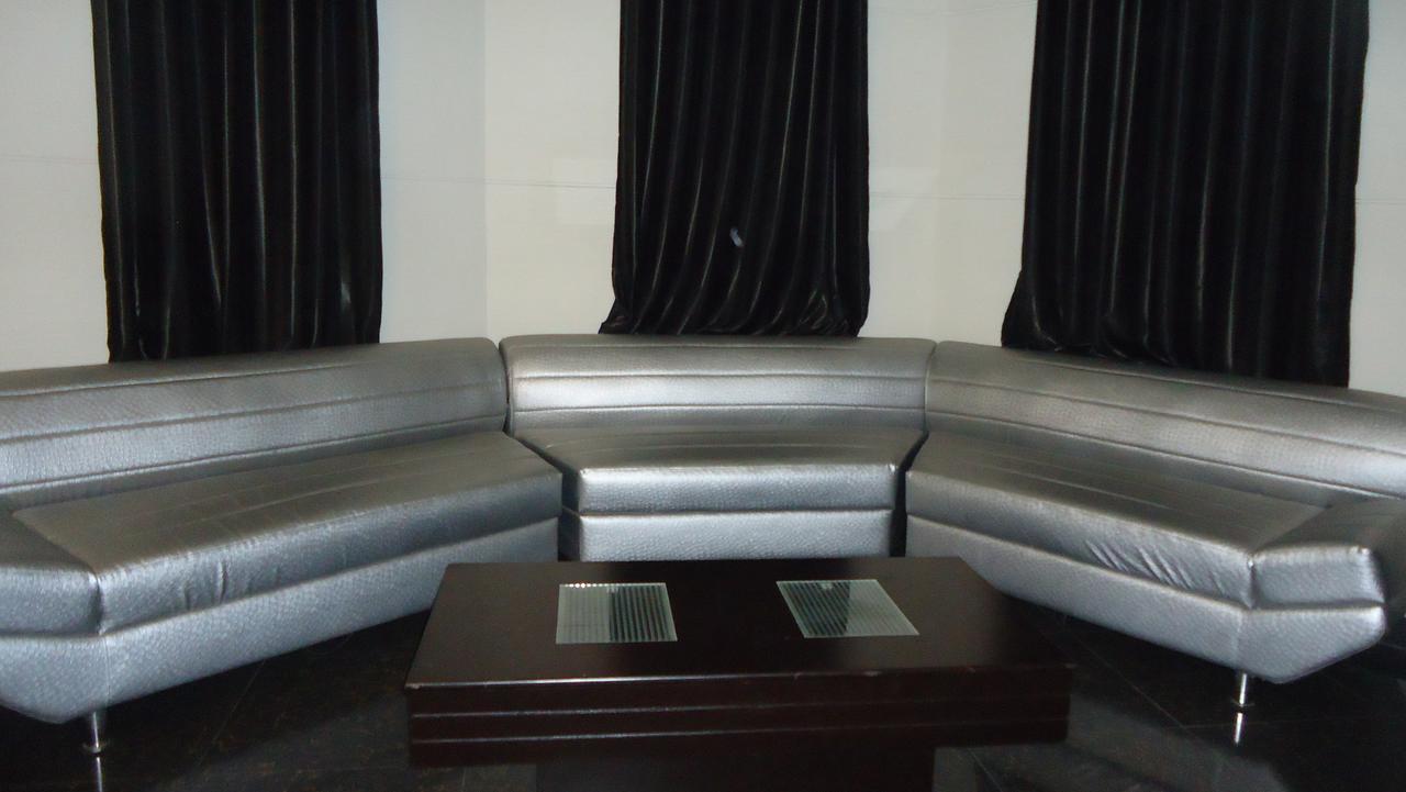 Midway Hotel & Restaurant Sadiqabad Dış mekan fotoğraf