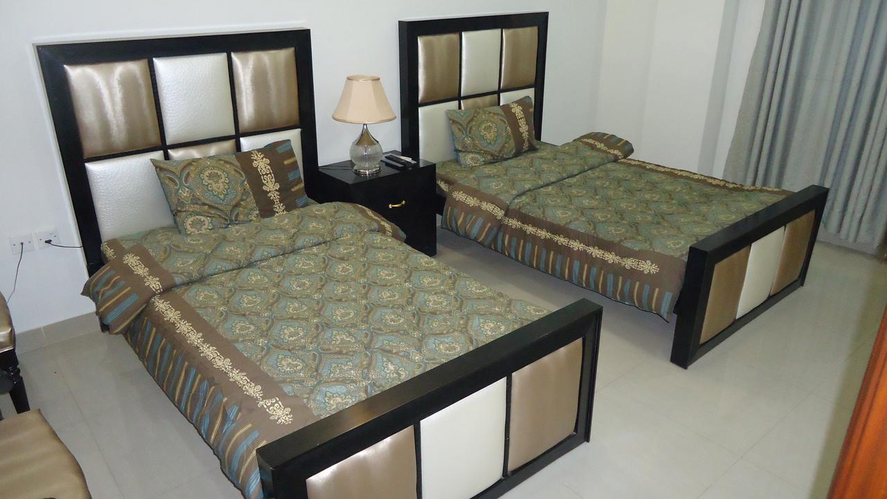 Midway Hotel & Restaurant Sadiqabad Dış mekan fotoğraf