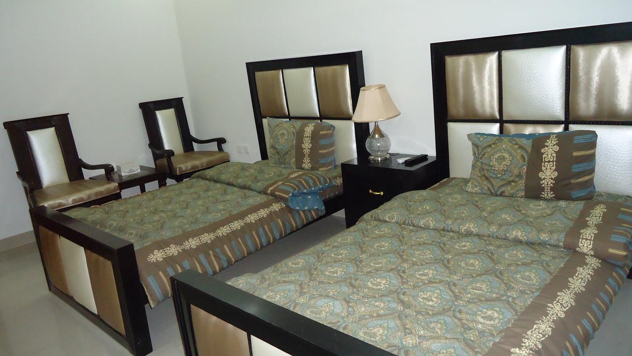 Midway Hotel & Restaurant Sadiqabad Dış mekan fotoğraf