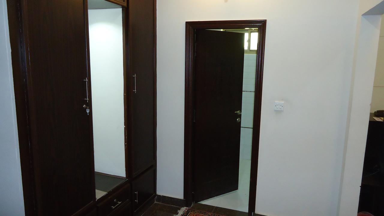 Midway Hotel & Restaurant Sadiqabad Dış mekan fotoğraf