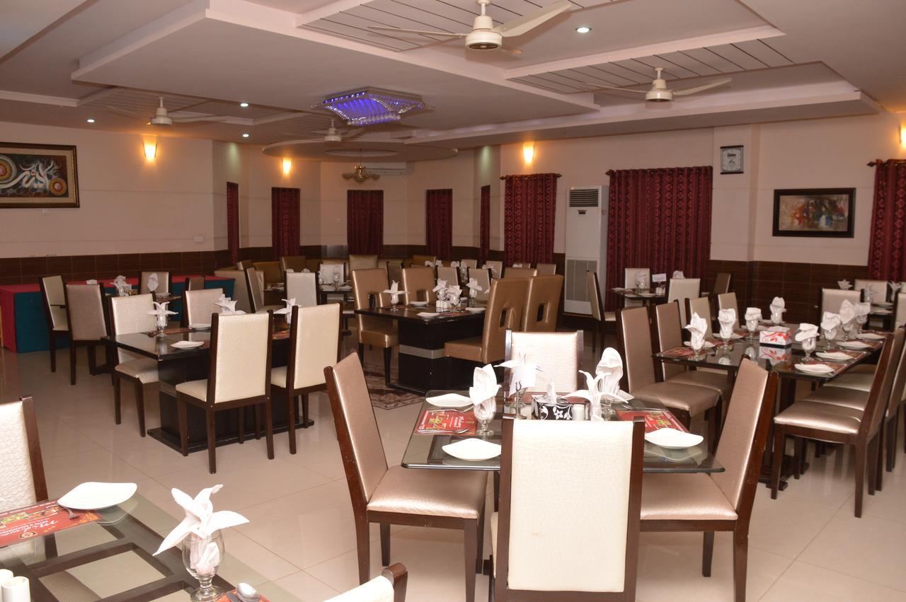 Midway Hotel & Restaurant Sadiqabad Dış mekan fotoğraf
