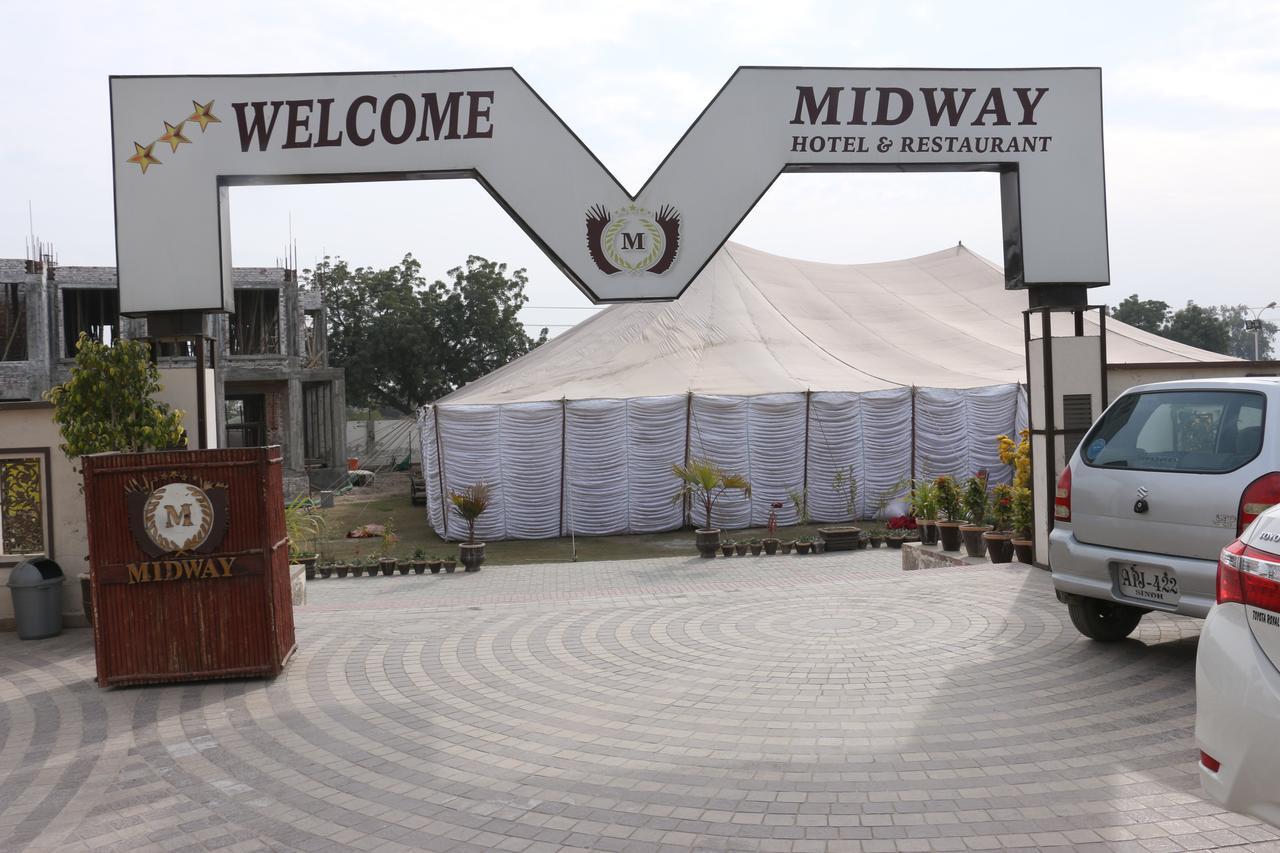 Midway Hotel & Restaurant Sadiqabad Dış mekan fotoğraf