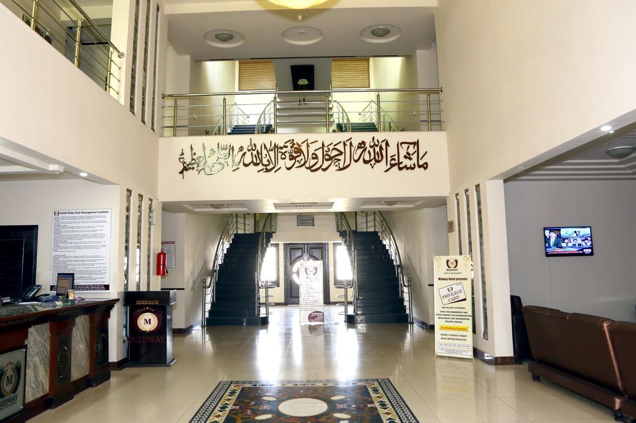 Midway Hotel & Restaurant Sadiqabad Dış mekan fotoğraf