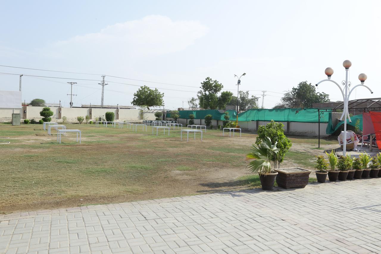 Midway Hotel & Restaurant Sadiqabad Dış mekan fotoğraf