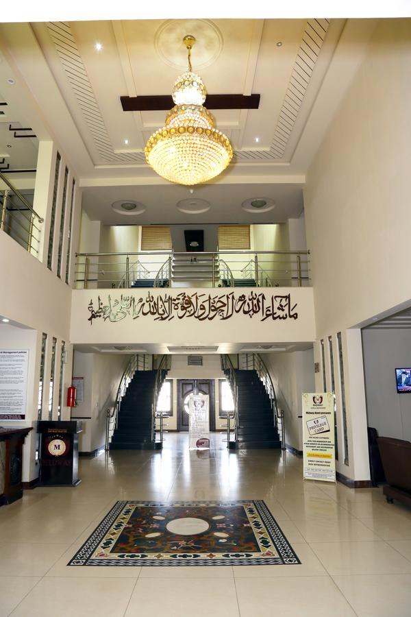 Midway Hotel & Restaurant Sadiqabad Dış mekan fotoğraf